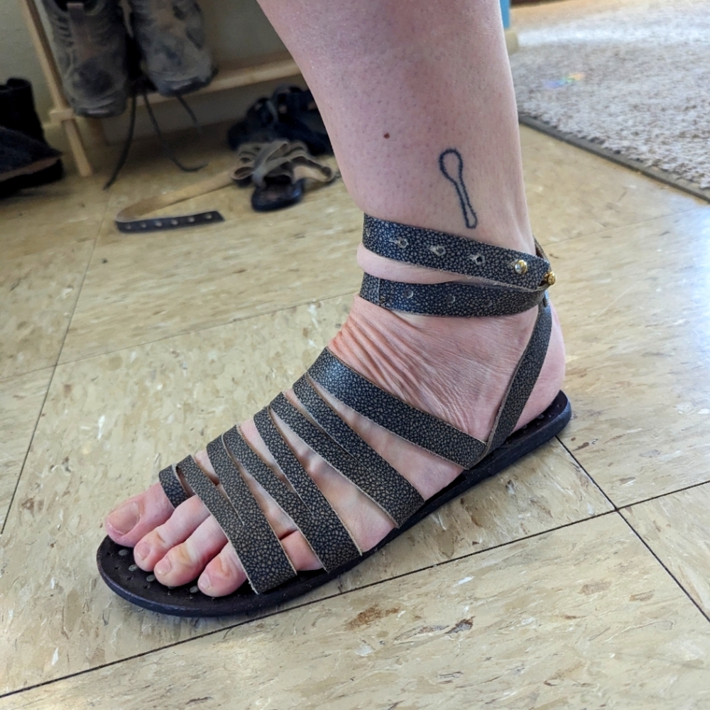 𝅺FREE PEOPLE Sunever Gladiator Pebbled Wrap Leather Sandals